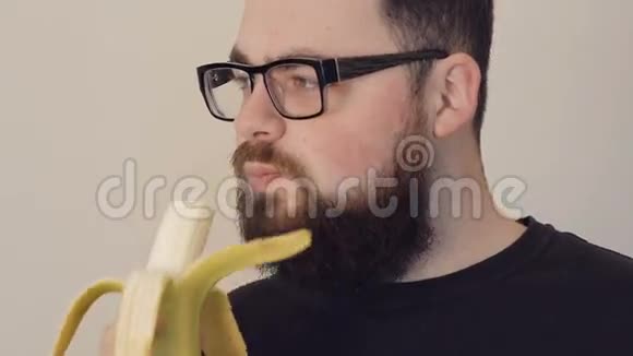 帅哥在吃大香蕉视频的预览图