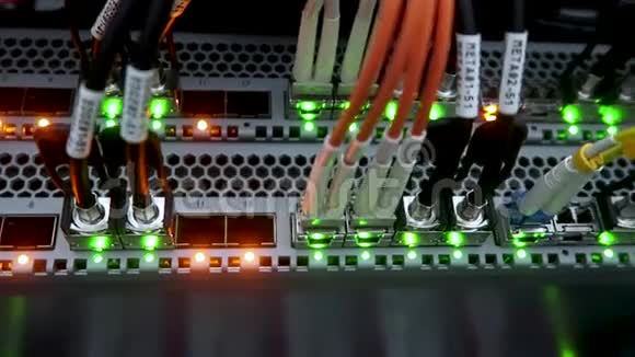 光纤连接器接口闪烁的灯泡信息技术计算机网络电信光纤视频的预览图