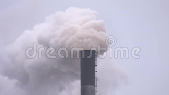 管道中的烟雾污染空气视频的预览图