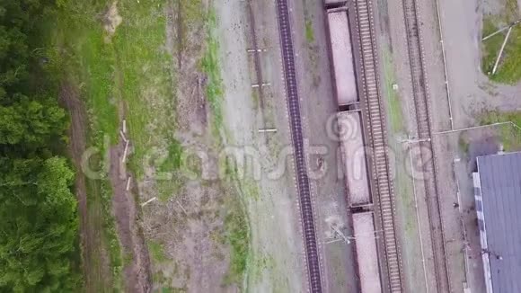 列车及列车轨道航摄影像视频的预览图