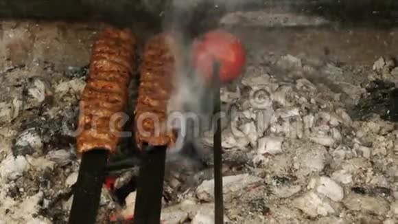 烧烤炉烤日本传统土耳其食物视频的预览图