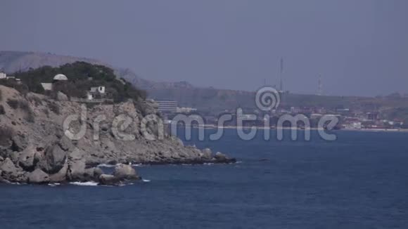 海边有房子的悬崖景观视频的预览图