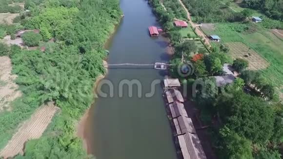 河中的空中观筏视频的预览图