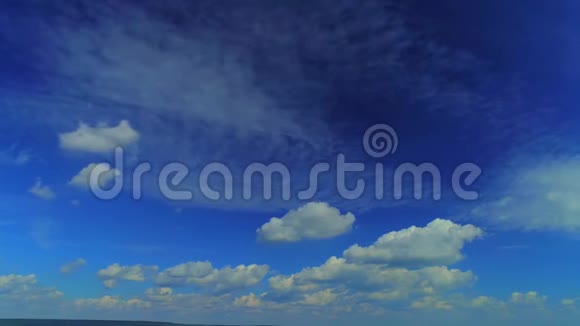 4K景区鸟瞰美丽蓝天白云4K视频的预览图