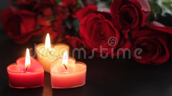 情人节蜡烛和玫瑰视频的预览图