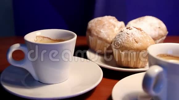 一杯咖啡和松饼视频的预览图