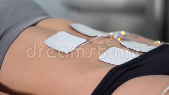 抗衰老程序女性病人接受电刺激胃视频的预览图