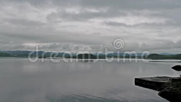 在克里南湖上空盘旋直至阿吉勒城堡视频的预览图