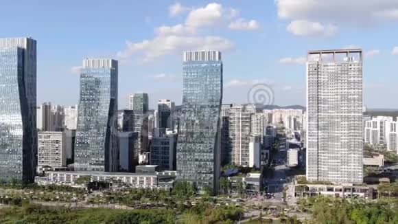 发达国家摩天大楼或多层建筑的鸟瞰图视频的预览图
