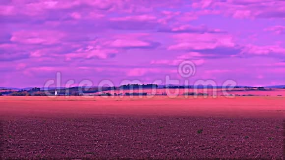 夏季自然景观领域Pantone紫色滤波器视频的预览图