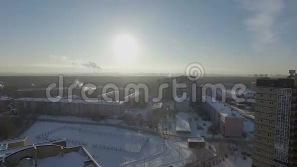阳光明媚的冬日视频的预览图