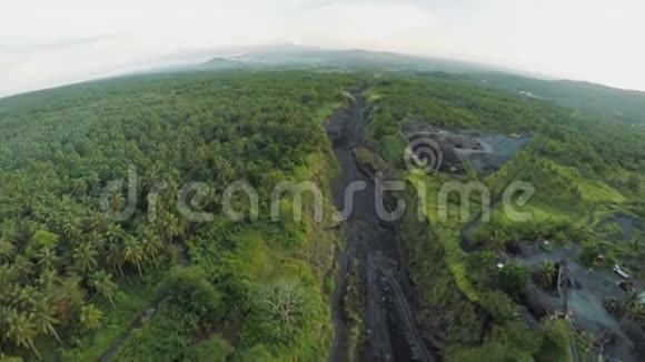 火山流出河灰空中摄影勒加兹皮市五月火山菲律宾视频的预览图