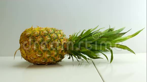 人切切片菠萝视频的预览图