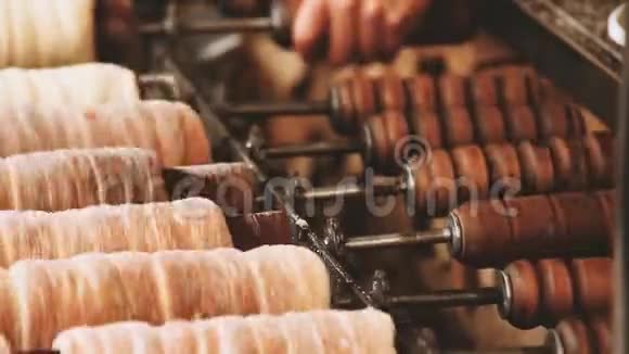 特德尼克或特德洛是一个传统的美味发现在许多国家在中欧它是一批酵母视频的预览图