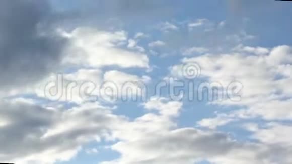 日出日落小镇天空云彩飞机视频的预览图