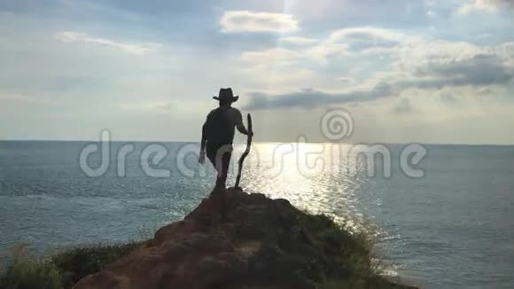山与海的自由旅女视频的预览图