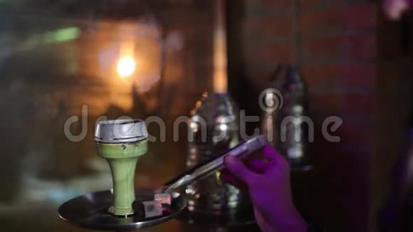 希沙碗上的胡卡热煤时尚的东方西沙希沙概念视频的预览图