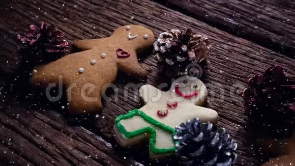 圣诞饼干装饰的雪花视频的预览图