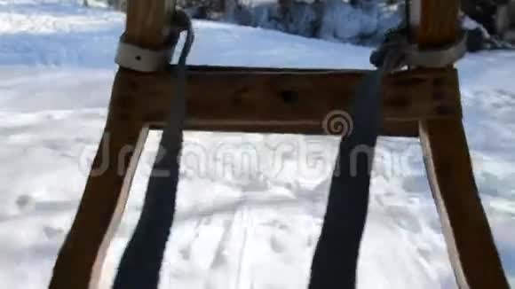 斯莱丁山滑梯的景色视频的预览图