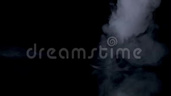 雾效应大气烟雾雾霾背景抽象烟雾云白烟慢慢地漂浮在太空中视频的预览图