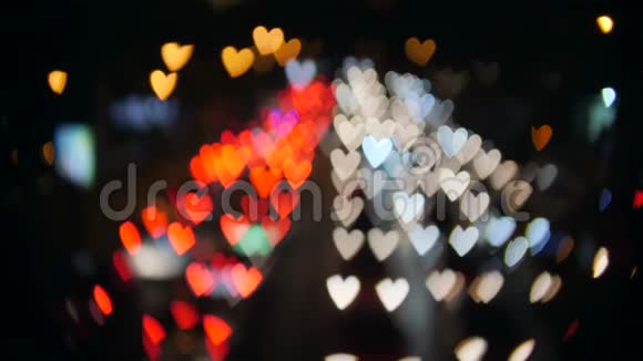 令人惊叹的心波克从汽车灯在曼谷的夜街交通堵塞泰国情人节或社交媒体视频的预览图