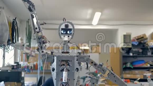 仿人机器人手臂运动测试视频的预览图