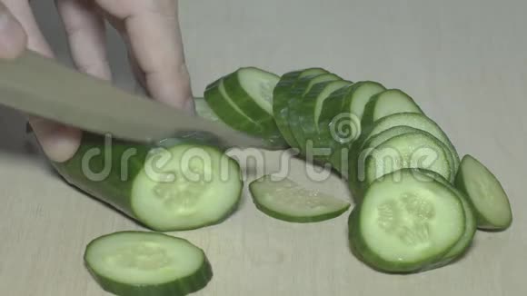 切黄瓜和生菜视频的预览图