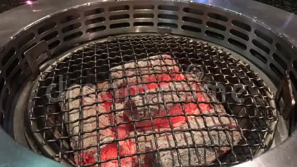 肉在炉子上烤没有声音视频的预览图