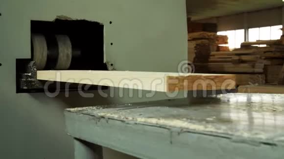 木匠用木工加工机床视频的预览图