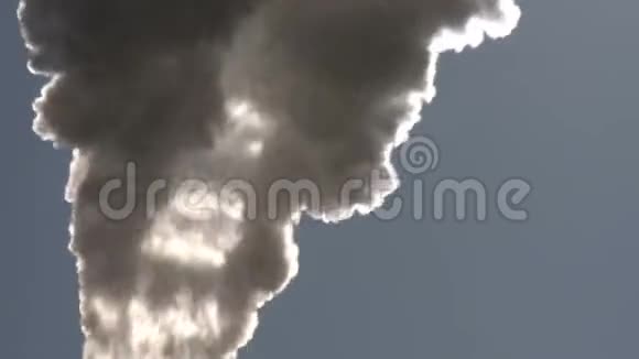 烟雾滚滚烟囱空气污染能源产生视频的预览图