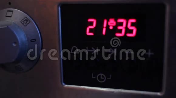 利用厨房烤箱的计时器视频的预览图