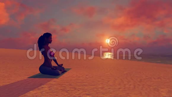 非洲女人在沙滩上冥想瑜伽莲花姿势视频的预览图