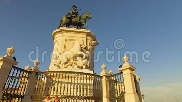 里斯本康默西奥广场中心的一座大纪念碑里斯本葡萄牙2017年6月14日视频的预览图