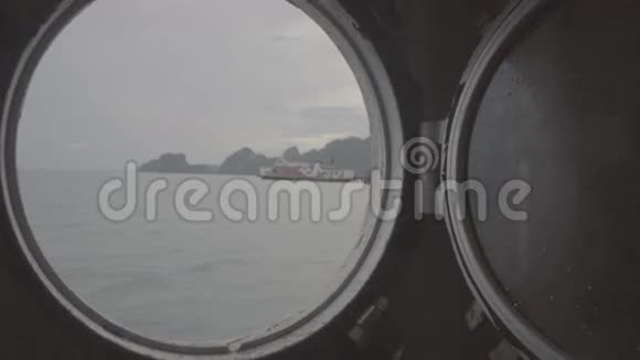 从船上的舷窗看海视频的预览图