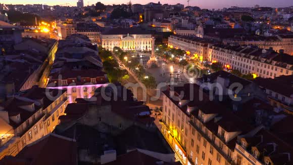 夜间在里斯本市的空中观景里斯本葡萄牙2017年6月14日视频的预览图