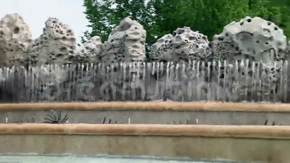 溅水的喷泉视频的预览图