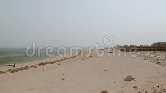 红海沿岸酒店未完工的建筑视频的预览图
