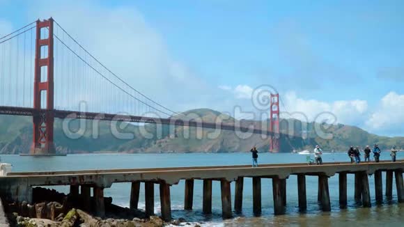 旧金山著名的金门大桥从克里斯蒂菲尔德看旧金山加利福尼亚2017年4月18日视频的预览图