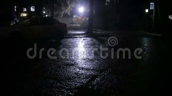 夜深院里的雨视频的预览图