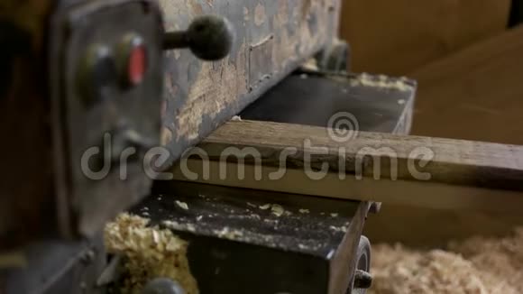 木工车间的板材生产视频的预览图