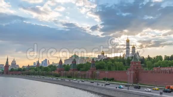 莫斯科俄罗斯城市天际线日落时间视频的预览图