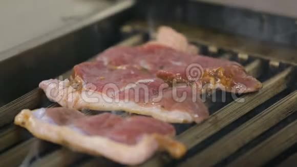 鸭肉烤日本汤拉面关门视频的预览图