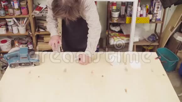 高级木工钉木板视频的预览图