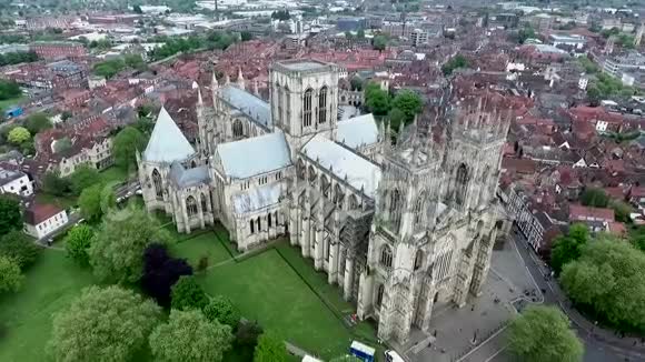 英国约克郡约克英国哥特式教堂大都会教堂圣彼得或约克明斯特视频的预览图