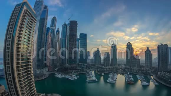在阿联酋迪拜的迪拜码头现代摩天大楼在日出灯光下闪闪发光视频的预览图
