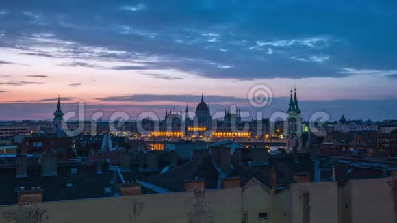 匈牙利布达佩斯布达佩斯城市天际线夜以继日视频的预览图