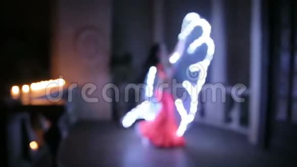 双龙舞女带led光蝶视频的预览图