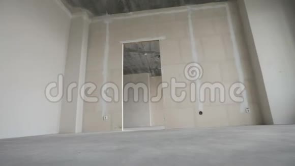 搬进新家无墙天花板地板的空房概况视频的预览图