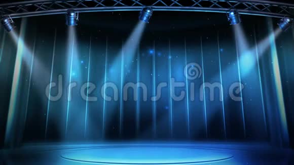 用闪亮的蓝色聚光灯拍摄舞台表演视频的预览图