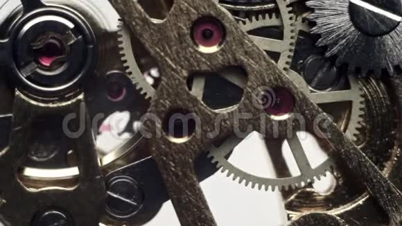 车轮在机械手表中运动视频的预览图